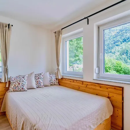 度假居 2ferienhaus, Ideal Fuer 2 Paare Und , Terrasse, 85m2, 2 Baeder, Aktivurlaub Am Und In Den Bergen